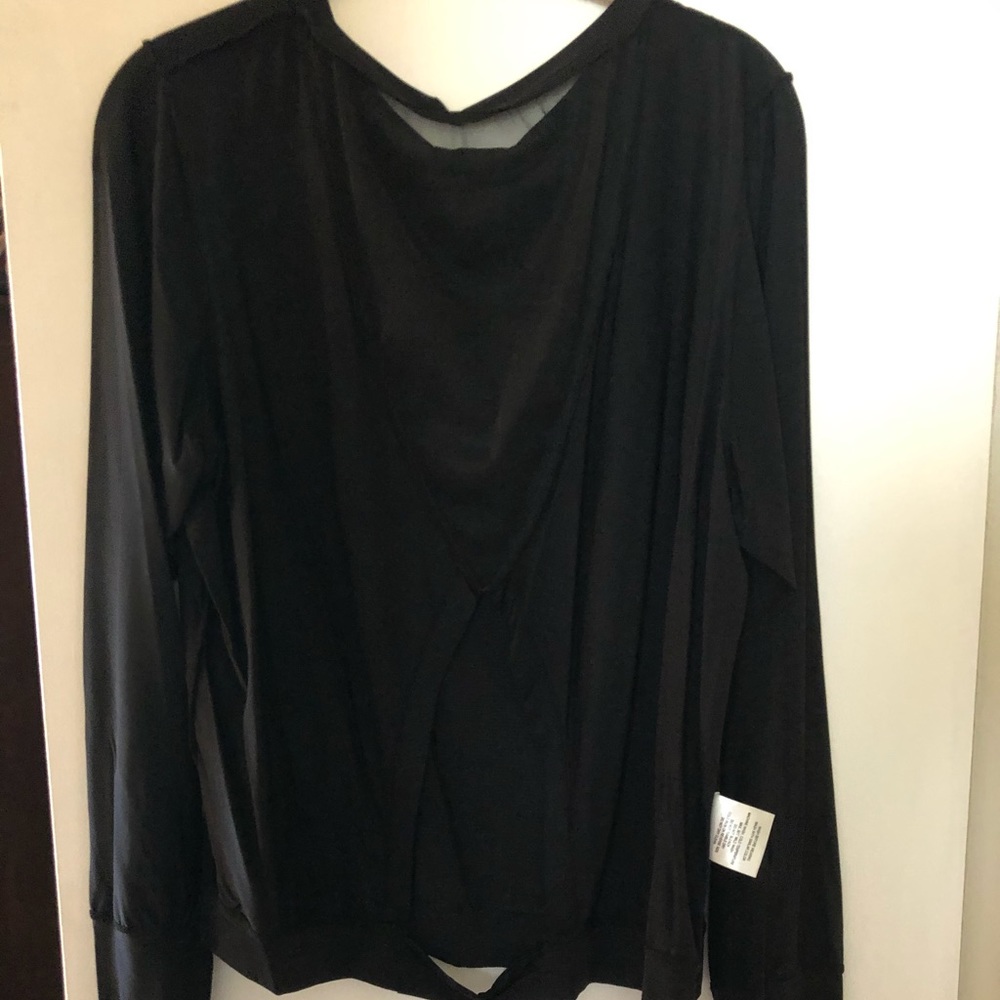 Zyia long sleeve top back mesh panel and cut out
